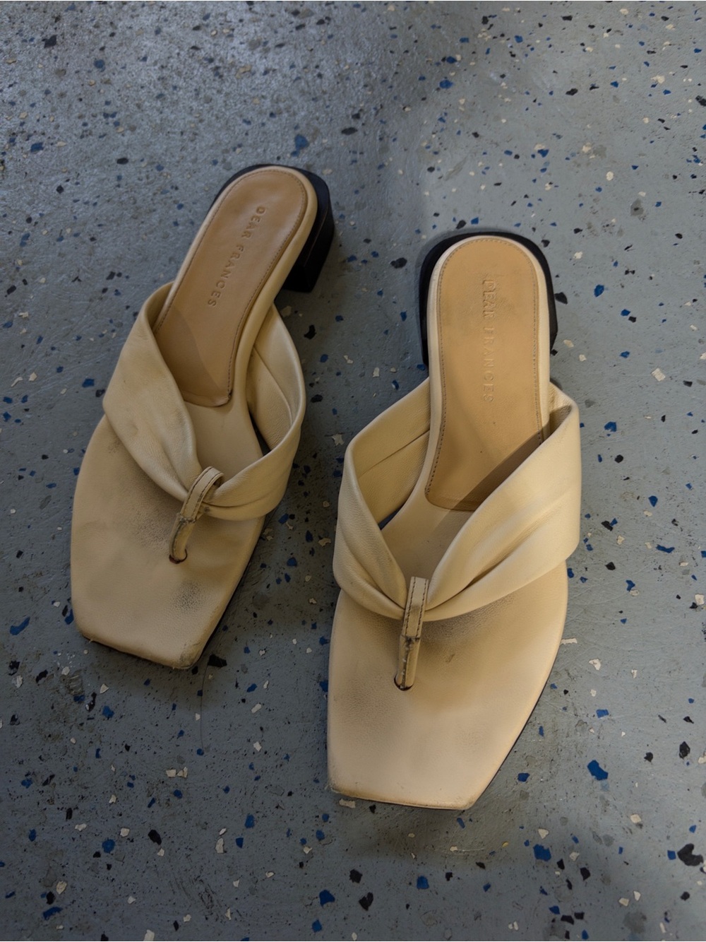 Dear Frances Twisted Toe-Post Slide Sandals in Cream